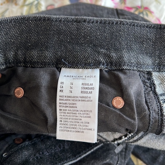 American Eagle 90s Boyfriend Jeans - Picture 4 of 5